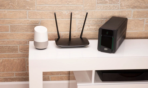 UPS APC Back-UPS 950VA Tour 520W 6x C13 BX950MI